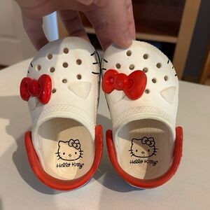 Hello Kitty Crocs toddler C5, good condition, some wear (see pics)